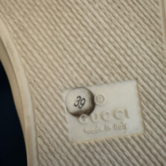 Gucci Red Bee Jacquard Fabric - Picture 5 of 6